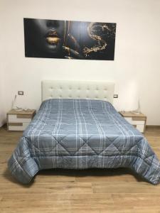 a bedroom with a bed with a blue comforter at Room private Ossi in Ossi
