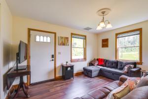 Φωτογραφία από το άλμπουμ του 4 Mi to Dtwn Granville Family Home with Deck! σε Granville