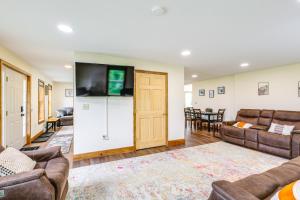 Φωτογραφία από το άλμπουμ του Mountain and Sunset Views Upstate Family Home σε Granville