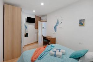 a bedroom with a bed with towels on it at Cynara holiday house in Massa Lubrense +45 photos