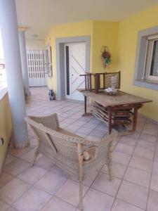 a dining room with a table and chairs in a room at Casa di lella in Olbia +7 photos