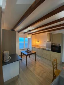 Η κουζίνα ή μικρή κουζίνα στο Maison en bord de mer