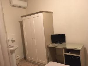 Ponti di Badia في كاستيغليون ديلا بيسكايا: حمام به مكتب وبه جهاز كمبيوتر