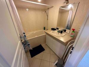 Ένα μπάνιο στο Logement hypercentre