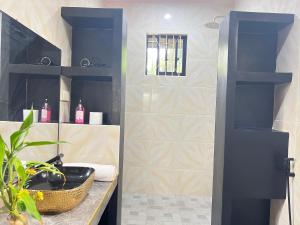 Φωτογραφία από το άλμπουμ του Chateau La Princesa rooms with cozy garden, billiard table & bar σε Puerto Princesa City +55 φωτογραφίες