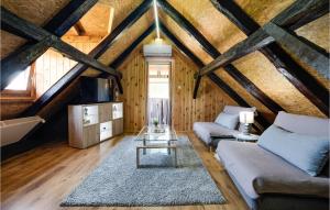 Χώρος καθιστικού στο 2 Bedroom Lovely Home In Duga Resa