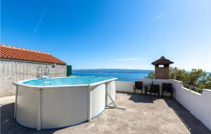 a bath tub on the roof of a house at Gorgeous Home In Jesenice Dugi Rat in Krilo +16 photos