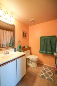 Ένα μπάνιο στο Newly furnished, private backyard, Desert Casita +22 φωτογραφίες