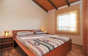 Ένα ή περισσότερα κρεβάτια σε δωμάτιο στο Beautiful Apartment In Sukosan