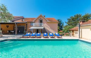 Πισίνα στο ή κοντά στο Lovely Apartment In Sveti Filip I Jakov +26 φωτογραφίες