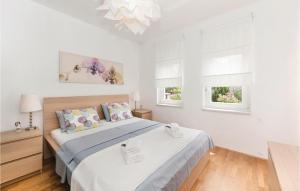 Posteľ alebo postele v izbe v ubytovaní 3 Bedroom Awesome Home In Badanj