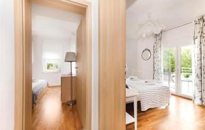 Posteľ alebo postele v izbe v ubytovaní 3 Bedroom Awesome Home In Badanj