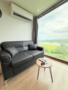 Posezení v ubytování 446 Tiny House Shirokë