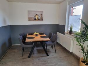 Ein Sitzbereich in der Unterkunft Ferienhaus Ohrenqualle