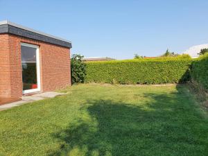 Ein Garten an der Unterkunft Ferienhaus Ohrenqualle