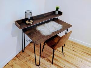a wooden table with a furry pillow on a desk at Maison centre Hennebont in Hennebont