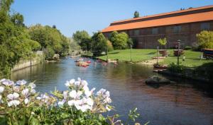 a river with boats in it next to a building at Maison centre Hennebont in Hennebont