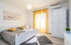 Ένα ή περισσότερα κρεβάτια σε δωμάτιο στο Beautiful Home In Ston With Wifi