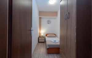 Posteľ alebo postele v izbe v ubytovaní Holiday Home - Five-Bedroom Holiday Home Kanica With Sea View