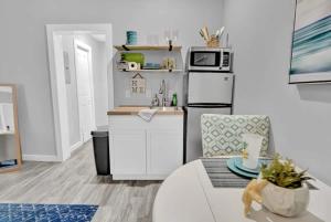 Dapur atau dapur kecil di The Starfish Home Near the Beach - Unit 2 +11 gambar