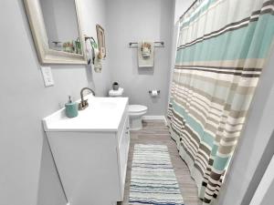 Koupelna v ubytování The Sandpiper Adventure Near the BCH - Unit 3