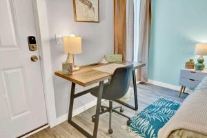 Posezení v ubytování The Sandpiper Adventure Near the BCH - Unit 3