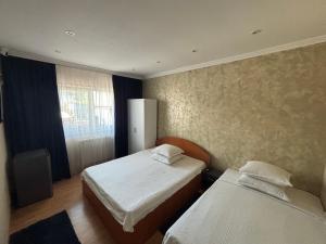 Postel nebo postele na pokoji v ubytování Vila Costin - camere de închiriat