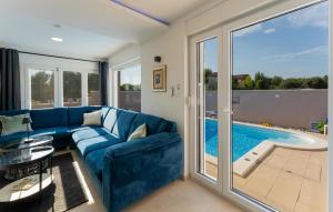 Πισίνα στο ή κοντά στο Lovely Home In Peroj With Sauna