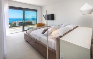 a bedroom with a large bed and a large window at Vila Del Sol in Lun