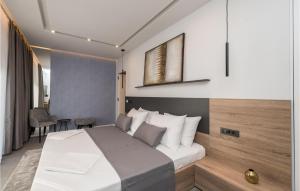 Posteľ alebo postele v izbe v ubytovaní Cozy Home In Lun With Sauna