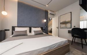 Posteľ alebo postele v izbe v ubytovaní Cozy Home In Lun With Sauna