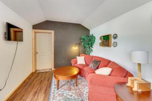 Fotografie z fotogalerie ubytování 5 Mi to Lake Ouachita Peaceful Cabin Retreat v destinaci Royal