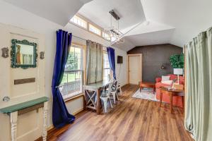 Fotografie z fotogalerie ubytování 5 Mi to Lake Ouachita Peaceful Cabin Retreat v destinaci Royal