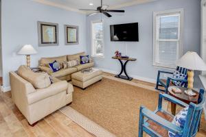 a living room with a couch and a tv at 5 Bed, 5 Bath Beach Home/Only a 3 Minute Walk To The Beach! SLEEPS 12 in Sunnyside