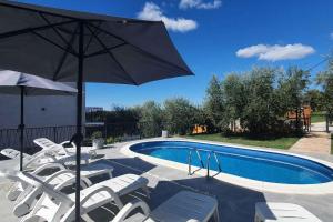 Bazén v ubytovaní Apartments in Porec - Istrien 40228 alebo v jeho blízkosti + 21 fotografií