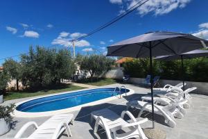 Bazén v ubytovaní Apartments in Porec - Istrien 40228 alebo v jeho blízkosti