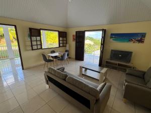 TV in/ali zabaviščno središče v nastanitvi Maison typique au calme avec vue