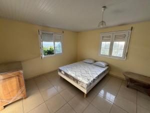 Postel nebo postele na pokoji v ubytování Maison typique au calme avec vue