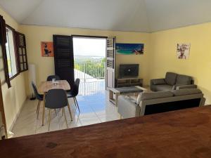 TV in/ali zabaviščno središče v nastanitvi Maison typique au calme avec vue