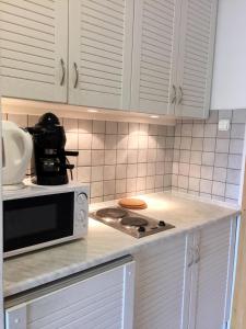 Kuchyň nebo kuchyňský kout v ubytování Kosztolányi Apartmanház + 16 fotografií