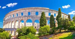 Ein Garten an der Unterkunft Apartment Pula 6
