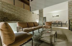 Posezení v ubytování Nice Home In Celina With Sauna