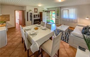 Kuchyň nebo kuchyňský kout v ubytování Holiday Home Barban 51