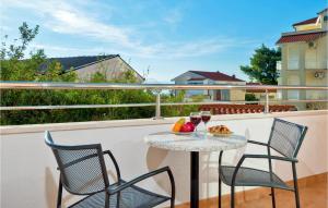 ระเบียงหรือลานระเบียงของ Amazing Apartment In Baska Voda
