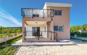Balkoni atau teres di 4 Bedroom Gorgeous Home In Gornji Muc