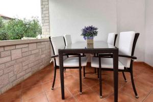 Zdjęcie z galerii obiektu Apartments in Porec - Istrien 40311 w Poreču