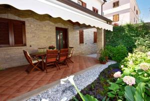 Ogród w obiekcie Apartments in Porec - Istrien 40311