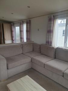 Khu vực ghế ngồi tại Buisham, White Horse Holiday Caravan