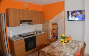 Kuchyň nebo kuchyňský kout v ubytování Residence Arvinei