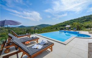 Πισίνα στο ή κοντά στο Villa Bianchera
